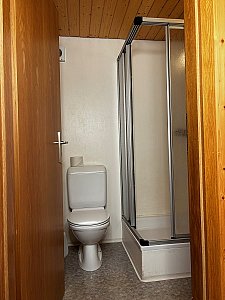 Ferienwohnung in Kandersteg - Dusche/WC zu Schlafzimmer 3