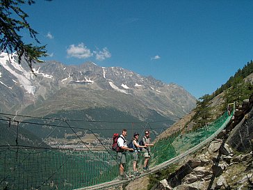 Ferienwohnung in Saas-Almagell - Erlebnisweg mit Hängebrücke oberhalb Saas-Almagell