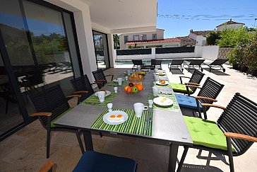 Ferienhaus in Ampuriabrava - Riesige teilüberdachte Terrasse mit: Esstisch