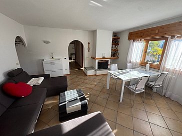 Ferienhaus in Drano-Valsolda - Wohnzimmer mit Chemineé