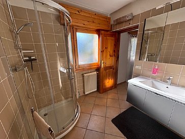 Ferienhaus in Drano-Valsolda - WC, Dusche, Lavabo