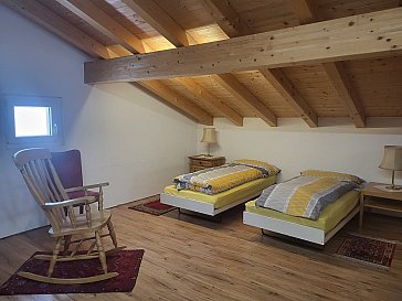 Ferienhaus in Camuns - Haus Siemi: Schlafgelegenheit Dachstock