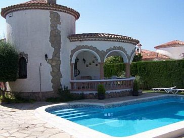 Ferienhaus in Miami Playa, Miami Platja - Ansicht mit Pool