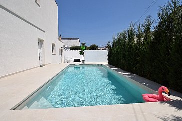 Ferienhaus in Ampuriabrava - Der Swimmingpool (7 x 3 m) mit römischer Treppe