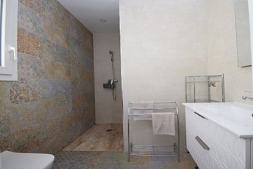 Ferienhaus in Ampuriabrava - Bad en Suite mit ebenerdiger Dusche, Waschbecken