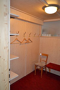 Ferienhaus in Kals am Grossglockner - Garederobe/Ankleidezimmer im EG