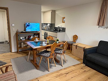 Ferienwohnung in Samedan - Wohnzimmer-Esstisch