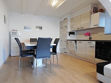 Ferienwohnung in Caviano - Küche mit Esstisch