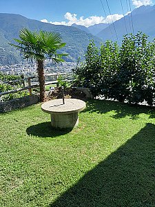 Ferienhaus in Monte Carasso - Sitzplatz hinter dem Haus