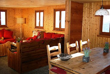 Ferienwohnung in Blatten-Belalp - Wohn- und Essbereich