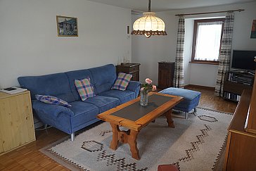 Ferienhaus in Grono - Wohnzimmer mit konfortablem Sofa