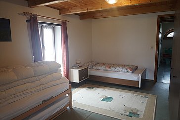 Ferienhaus in Grono - Zweites (Kinder-) Zimmer mit 2+1 Betten